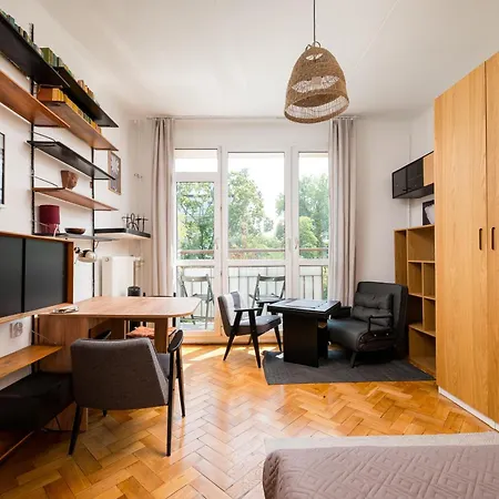 Nowa Praga Classic By Bookinghost